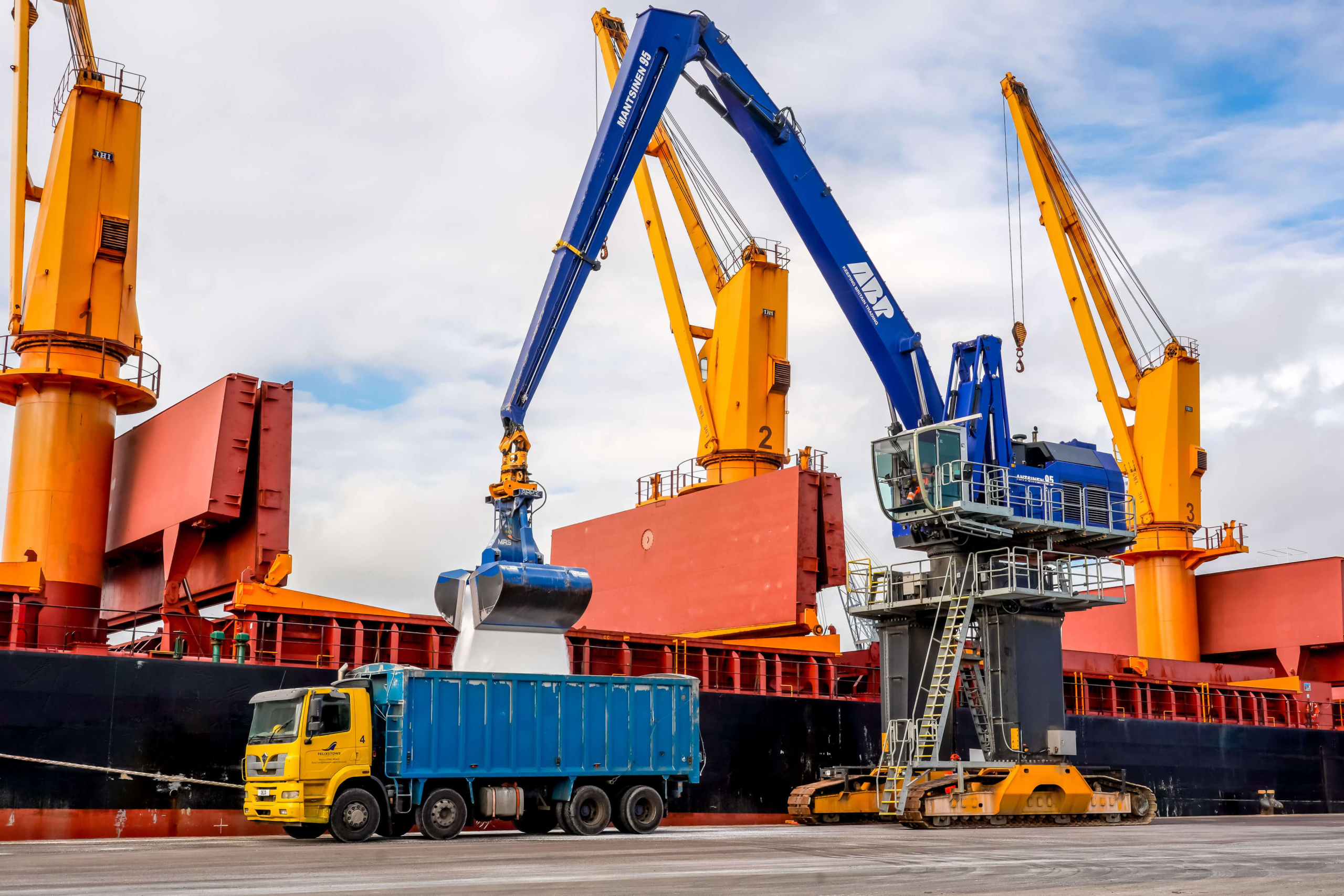 Game changing electric cranes ordered for ABP Port of Ipswich